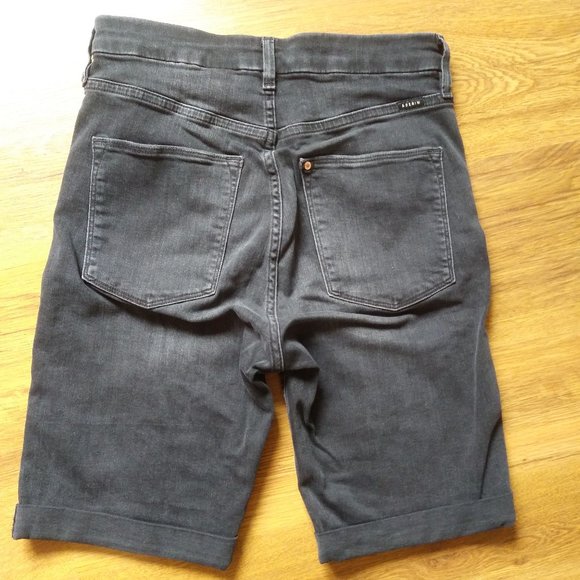 Bermuda Jeans - Picture 2 of 6